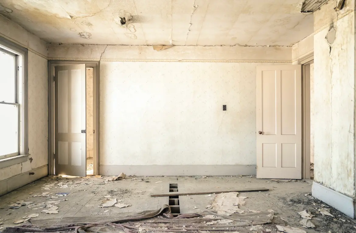 Waste disposal crew managing a cleanout project in Buena Vista